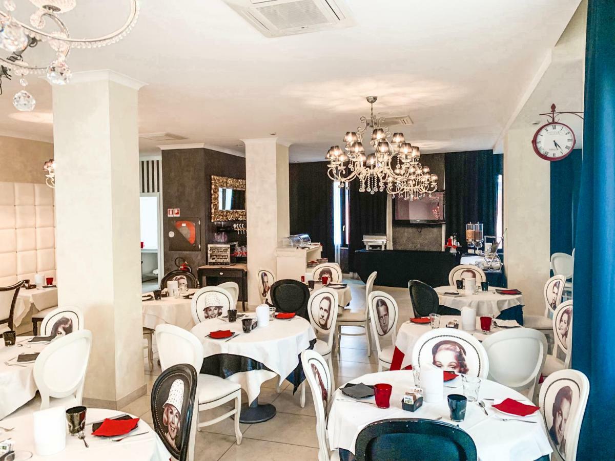 Hotel Le Cinéma Gatteo a Mare Extérieur photo